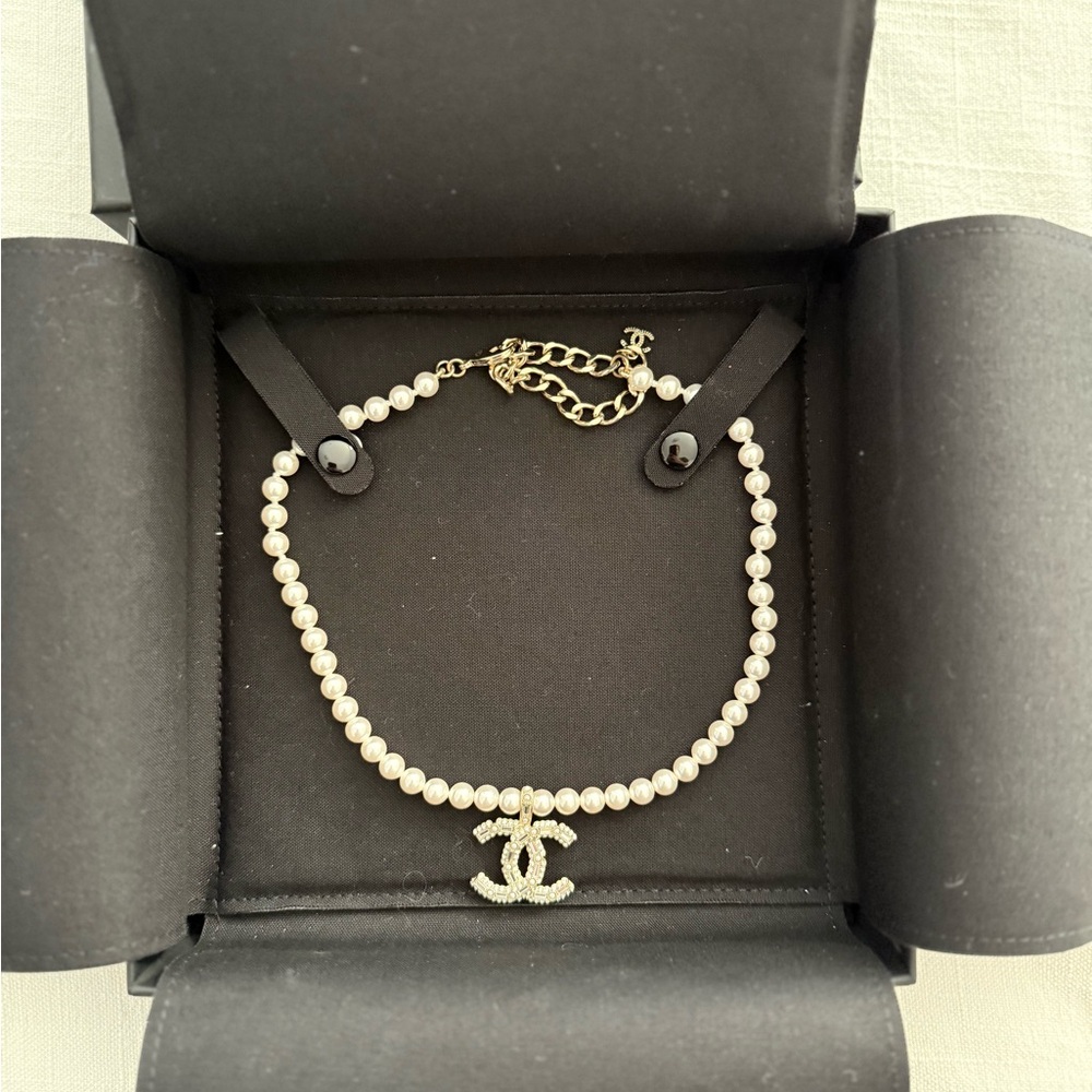 CHANEL Pearl Necklace with silver Logo Charm